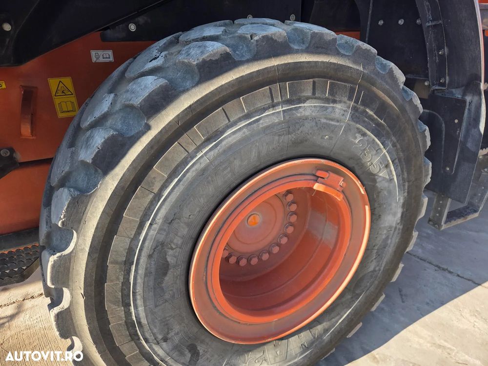 Hitachi ZW250-6, 2021, 7.117h, 23.578km, cupa 4mc, gresare automata, Masa operationala 21,4t, anv MICHELIN 60% ok, camera spate, GPS in romana, posibilitate leasing 4 ani, 200 CP, consum mediu 11,3l/h, revizii facute-PROMOTIE 91.900 EUR+Tva - 16