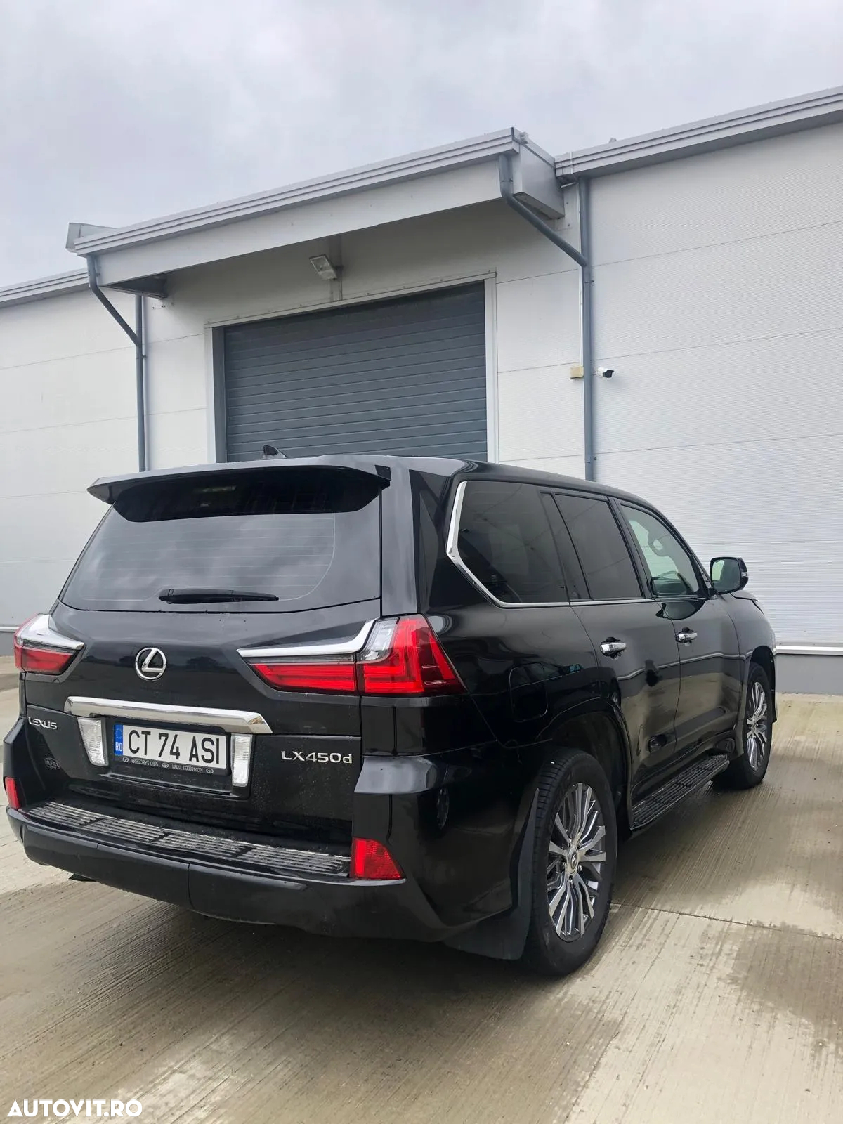 Lexus Seria LX - 4
