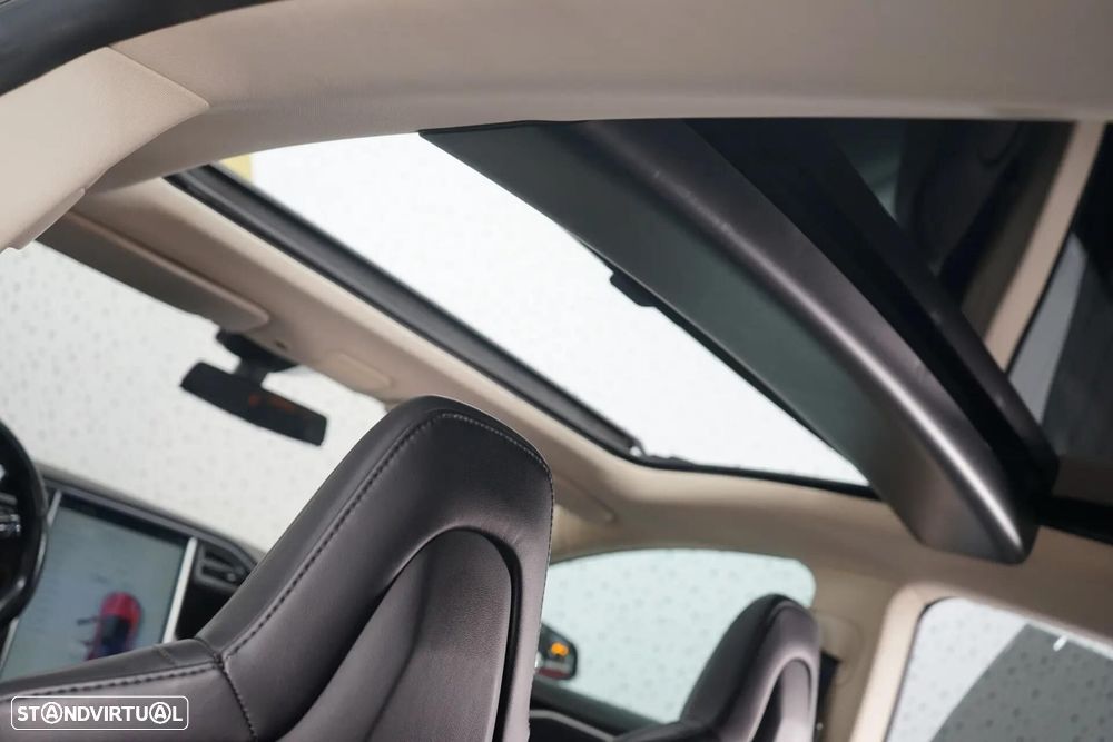 Tesla Model S 85 - 38