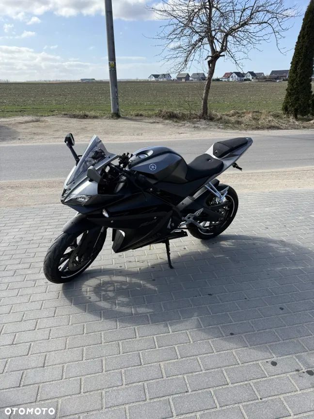Yamaha YZF - 28