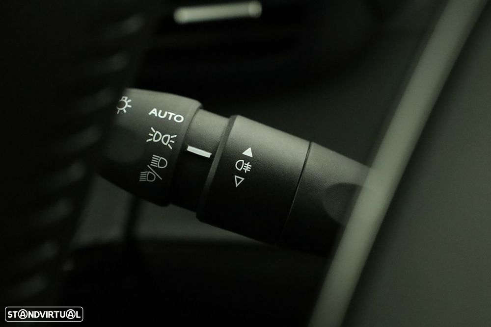 Peugeot 2008 1.2 PureTech Allure - 16