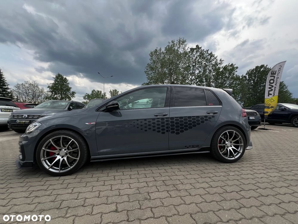 Volkswagen Golf - 6