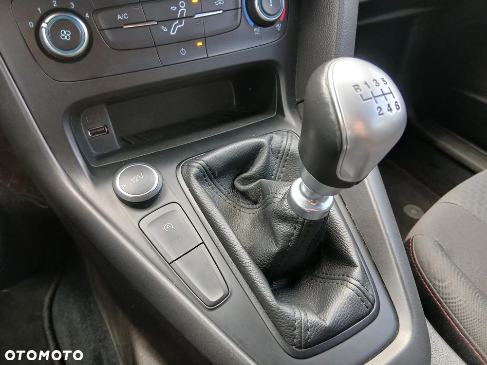 Ford Focus 1.5 EcoBoost ST-Line - 10