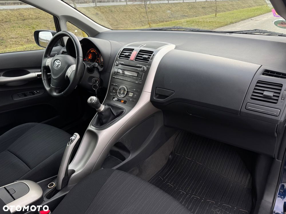 Toyota Auris 1.6 VVT-i Executive - 28