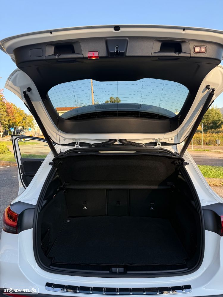 Mercedes-Benz GLA 180 d AMG Line - 11