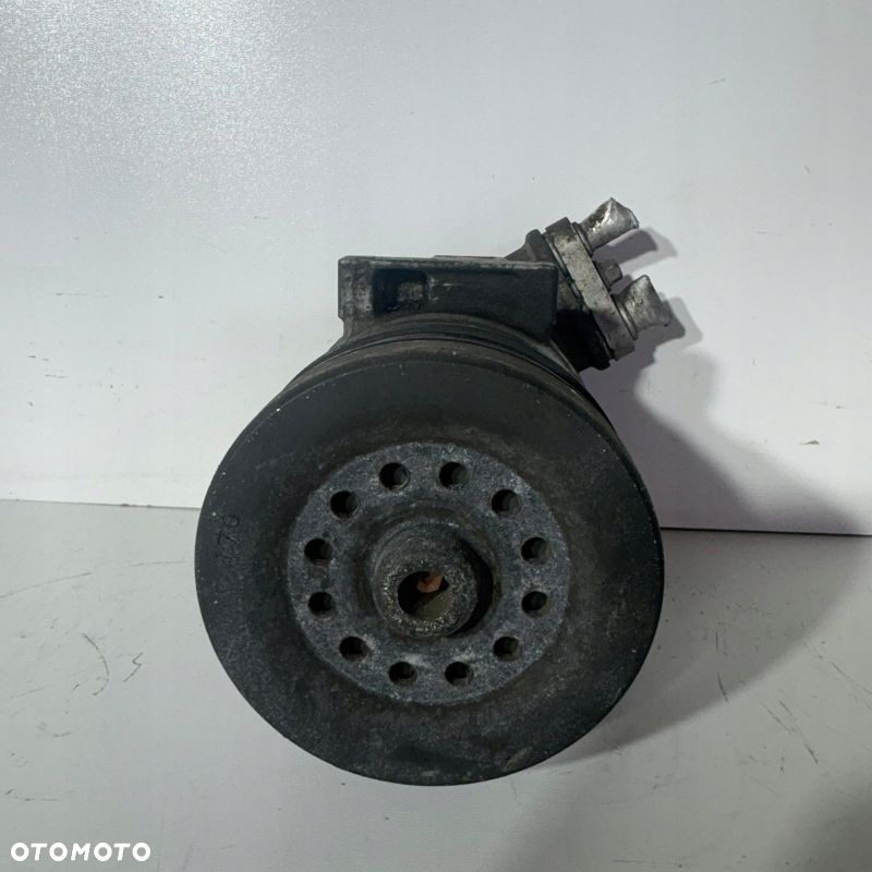 SPRĘŻARKA KLIMATYZACJI OPEL CORSA D 1.2 16V A12XER 55701200 DARMOWA DOSTAW - 3