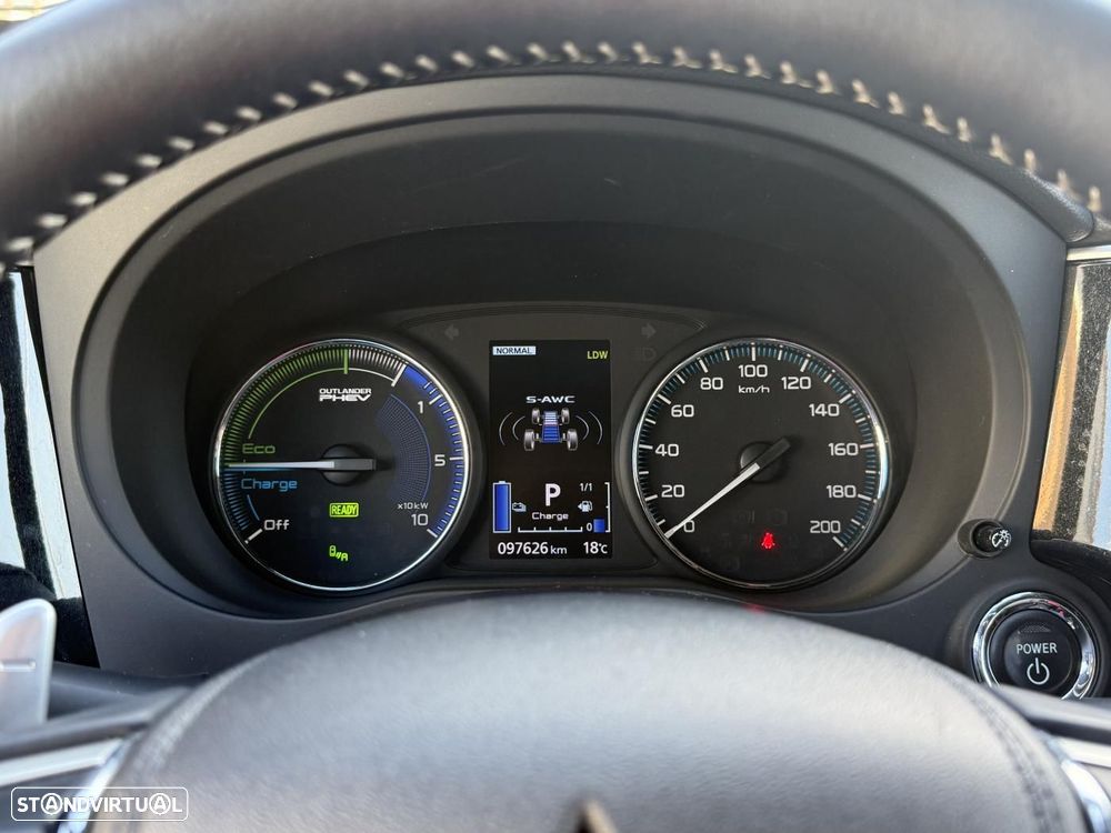 Mitsubishi Outlander 2.4 Instyle - 23