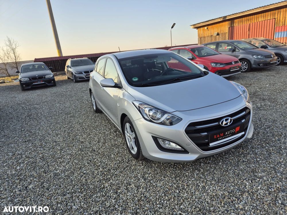 Hyundai i30 blue 1.6 CRDi Trend - 2