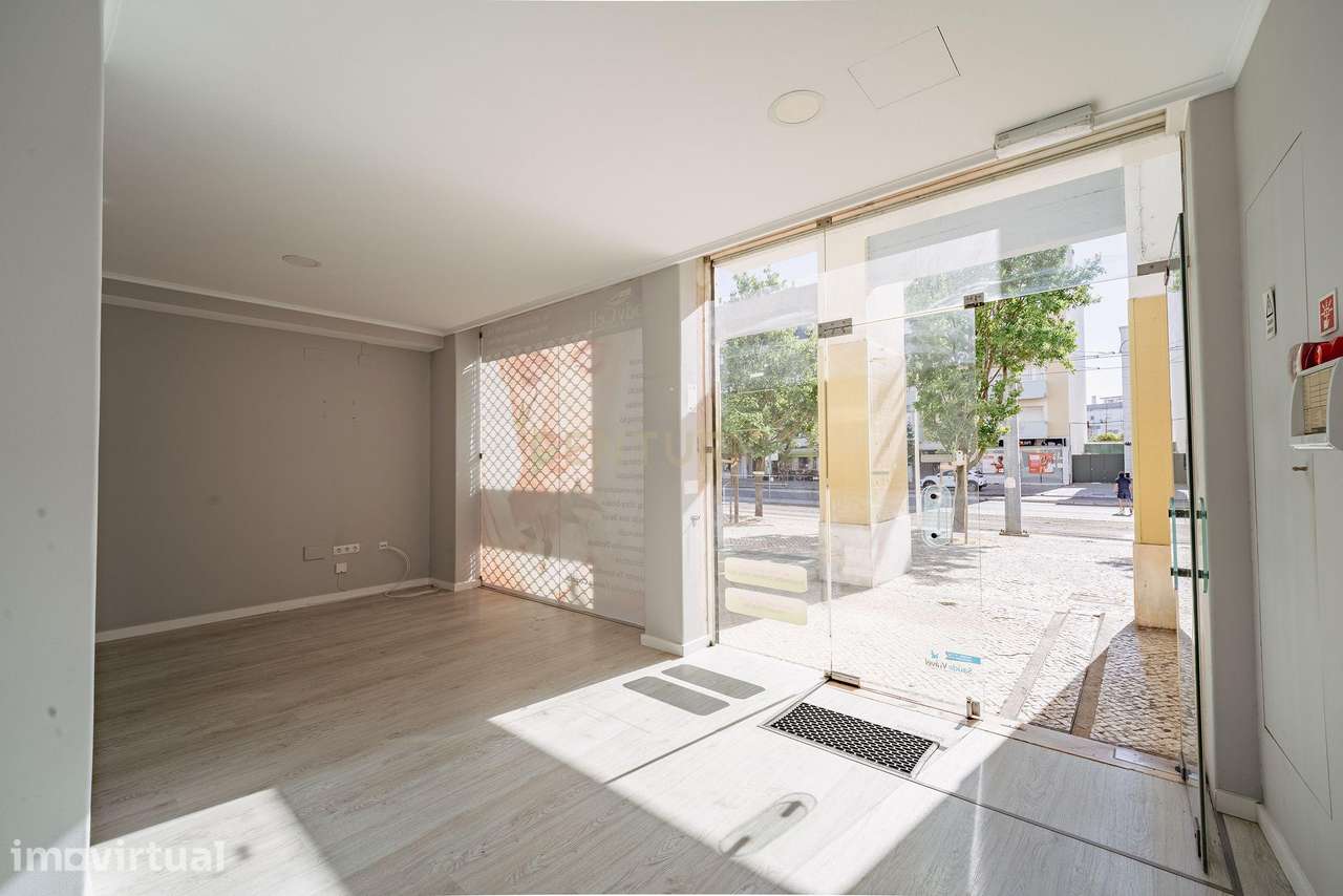 ESPAÇO COMERCIAL NA AVENIDA 23 DE JULHO – LARANJEIRO - ALMADA - Grande imagem: 5/29