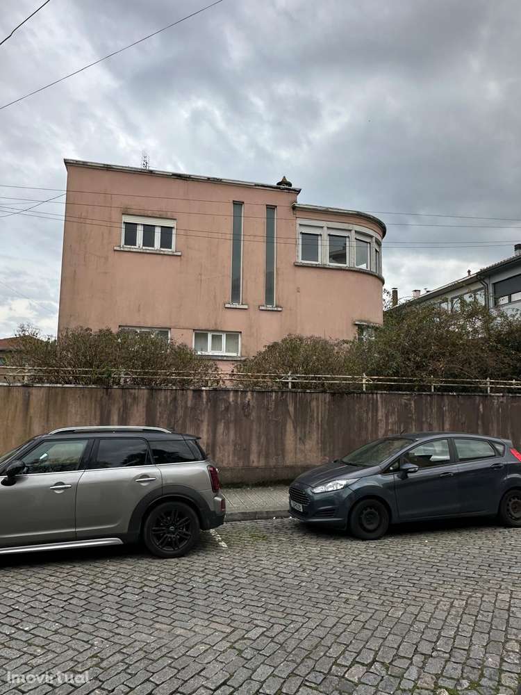 Moradia T4 com 3 casas de banho e ampla área - Grande imagem: 4/27