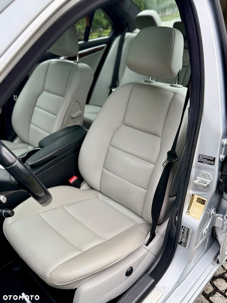 Mercedes-Benz Klasa C 350 4Matic (BlueEFFICIENCY) 7G-TRONIC Elegance - 13