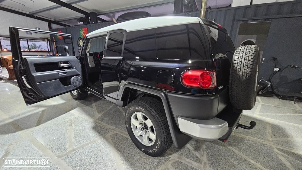 Toyota FJ Cruiser - 17