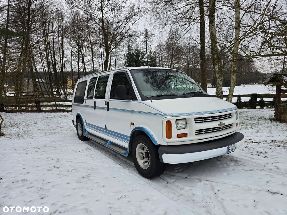 Chevrolet Chevy Van - 3