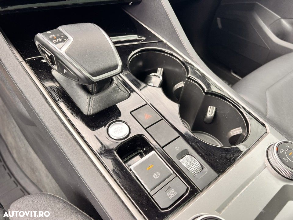 Volkswagen Touareg - 17