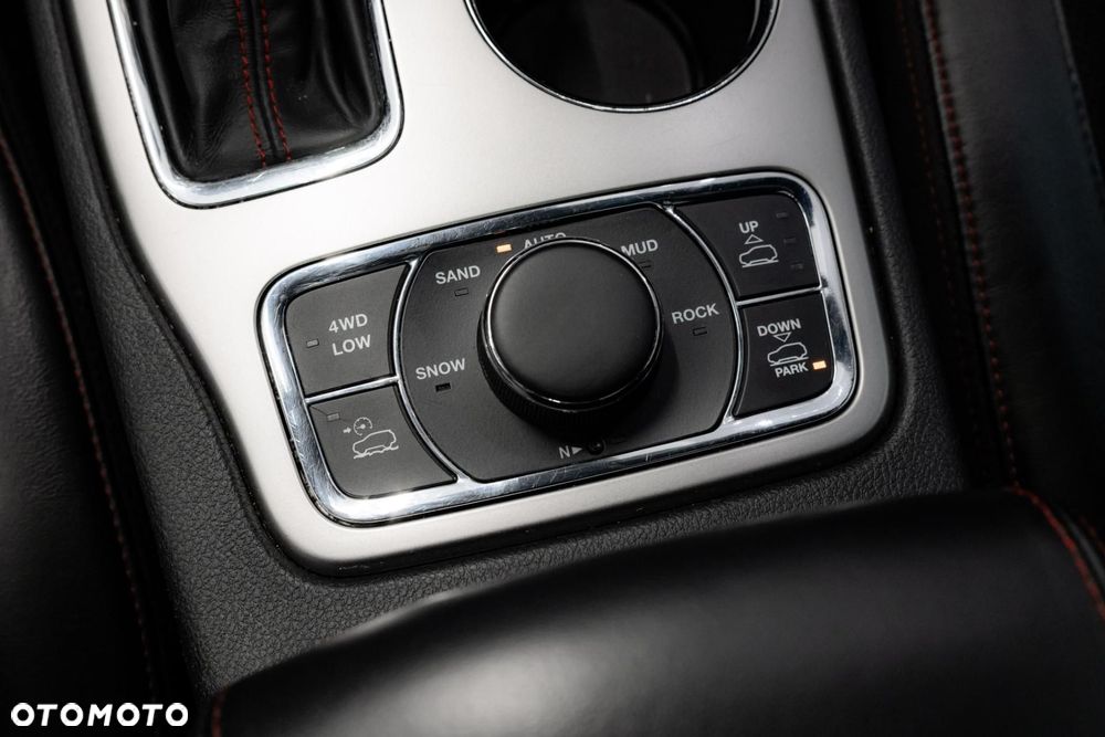 Jeep Grand Cherokee - 26