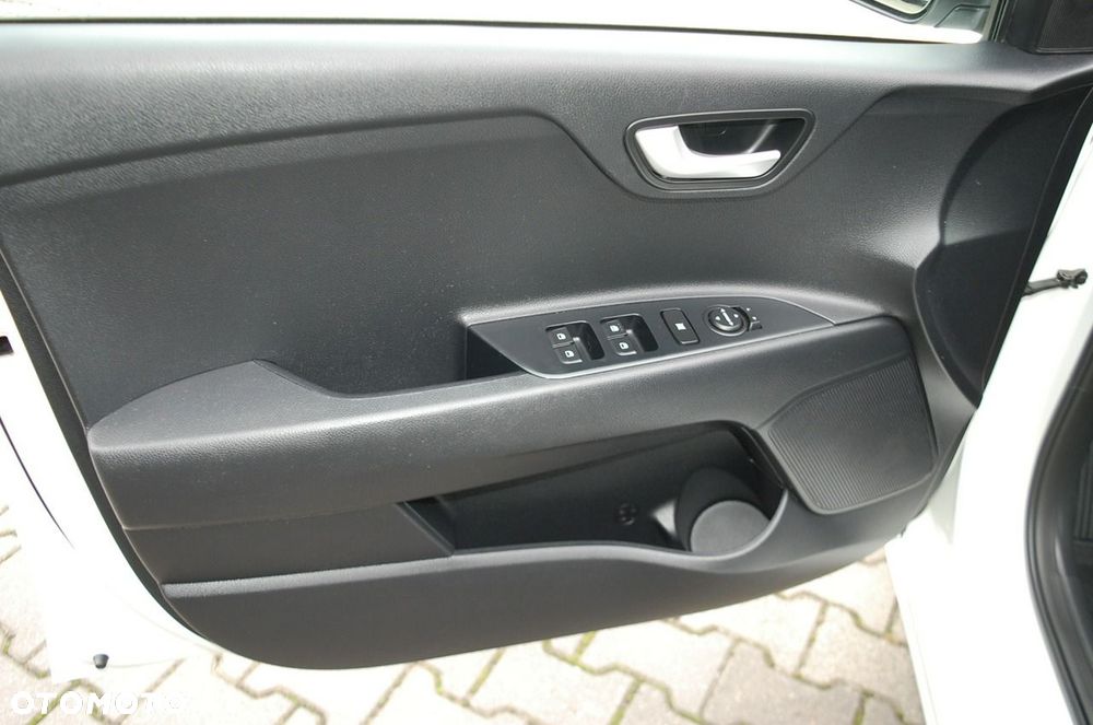Kia Rio - 31