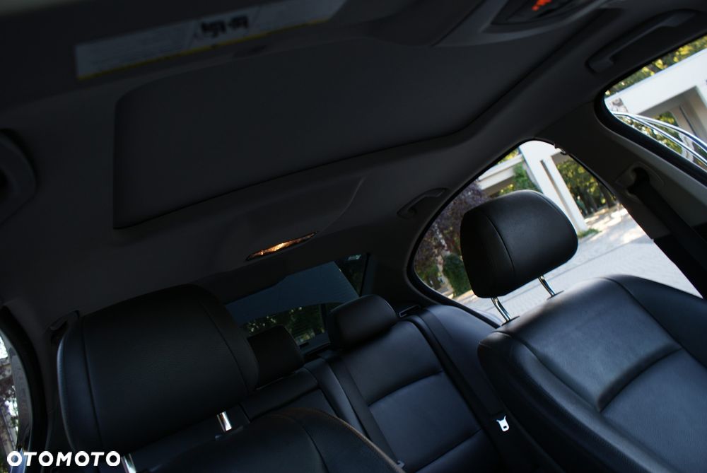BMW Seria 5 528i Sport-Aut Luxury Line - 24