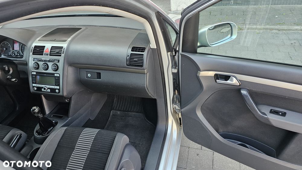 Volkswagen Touran - 17
