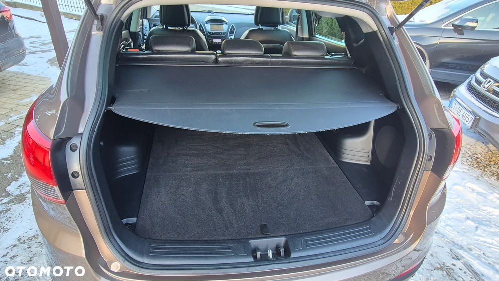 Hyundai ix35 1.7 CRDi 2WD blue Finale Gold - 32