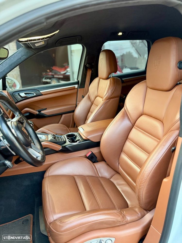 Porsche Cayenne Platinum Edition - 30