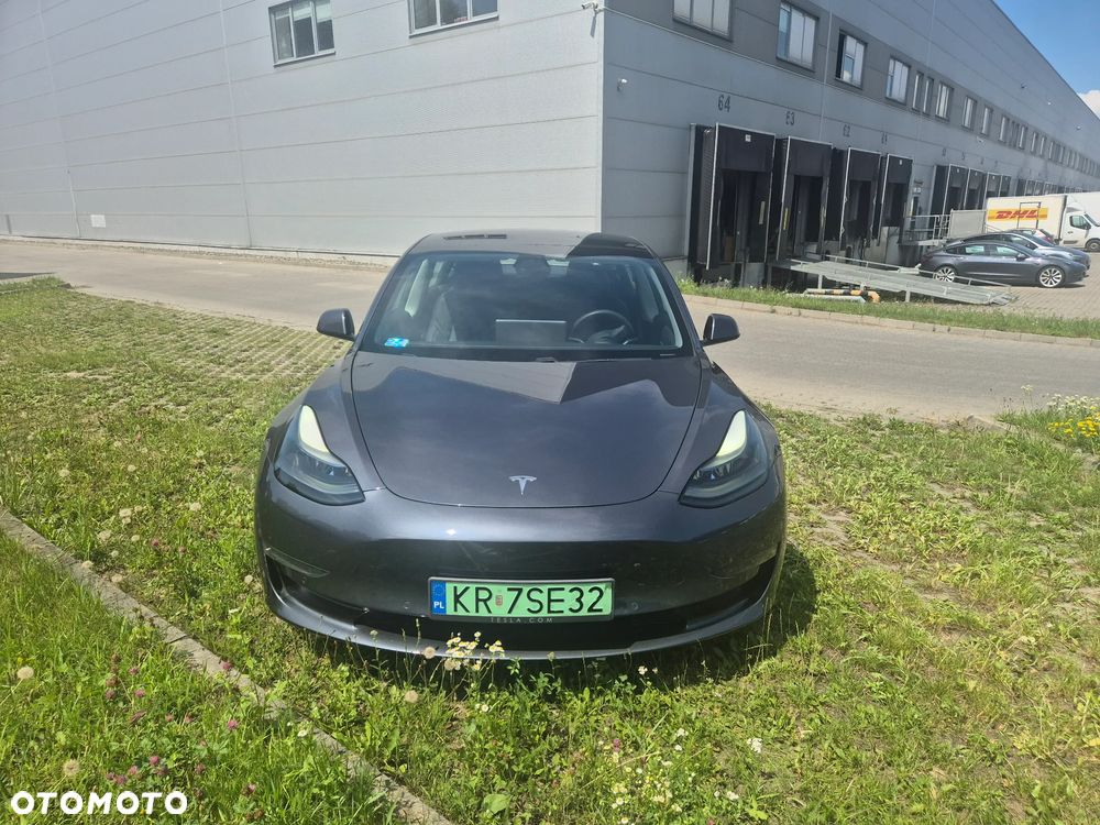 Tesla Model 3 - 4