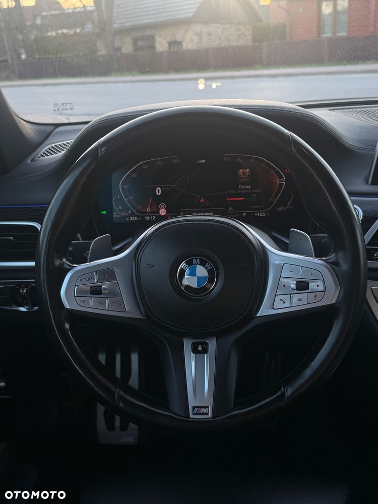 BMW Seria 7 730d xDrive mHEV - 19