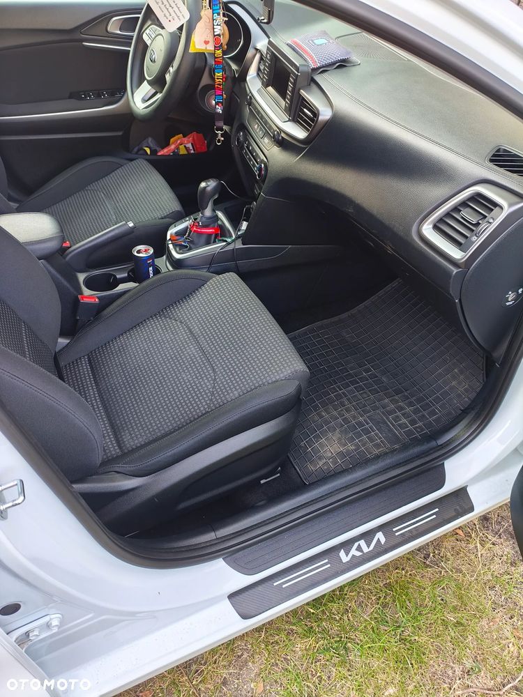 Kia Ceed 1.4 L - 12