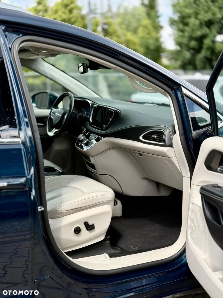 Chrysler Pacifica - 15