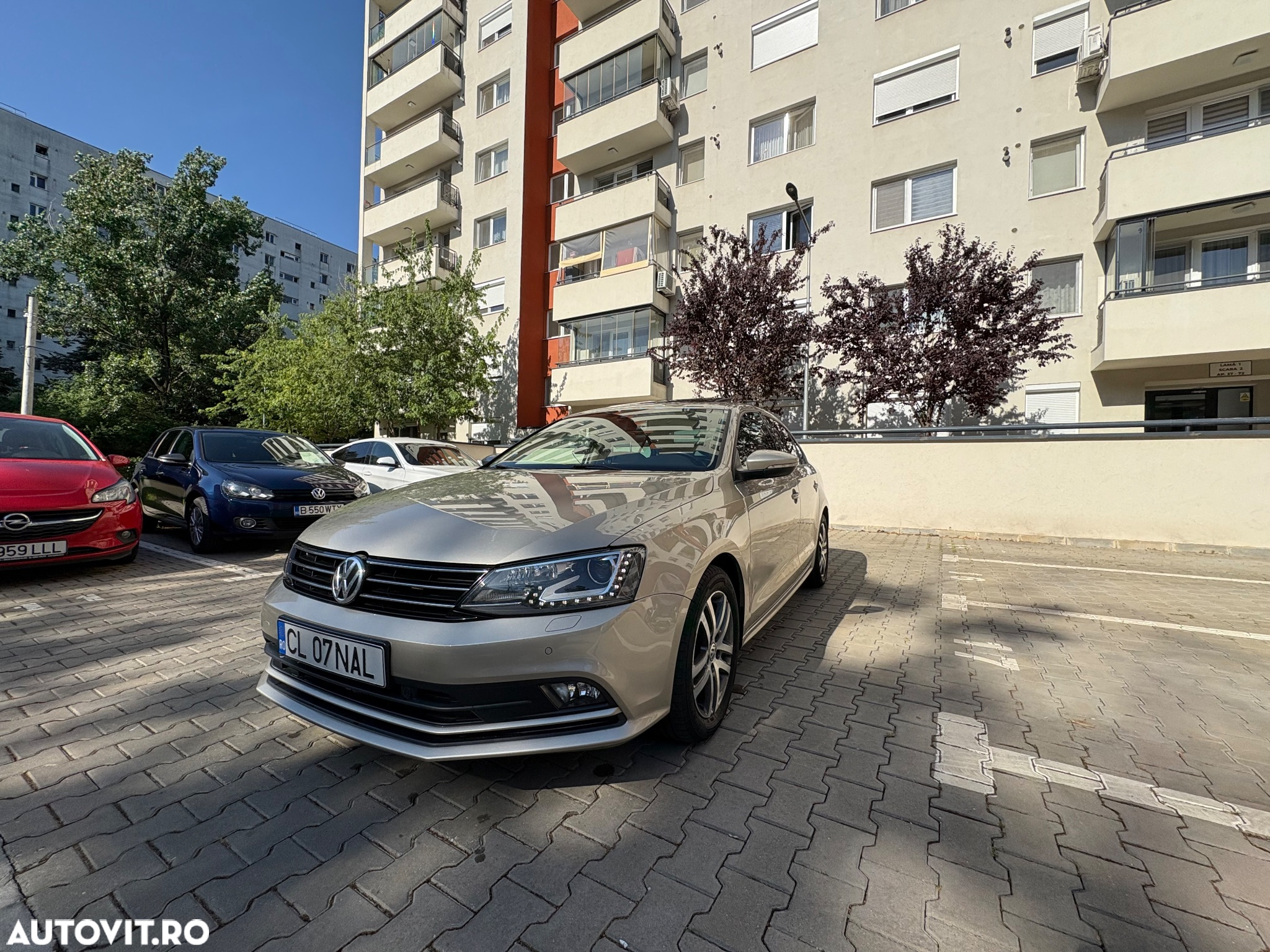 Volkswagen Jetta 2.0 TDI DSG Highline - 8