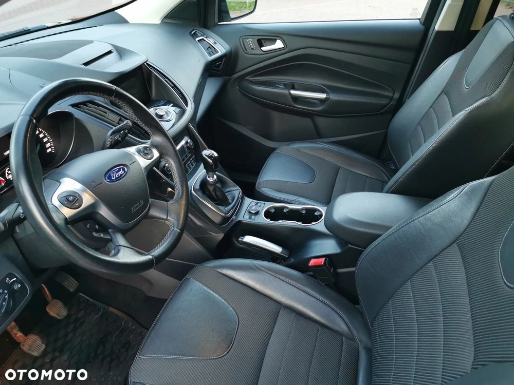 Ford Kuga 1.5 EcoBoost 2x4 Titanium - 6