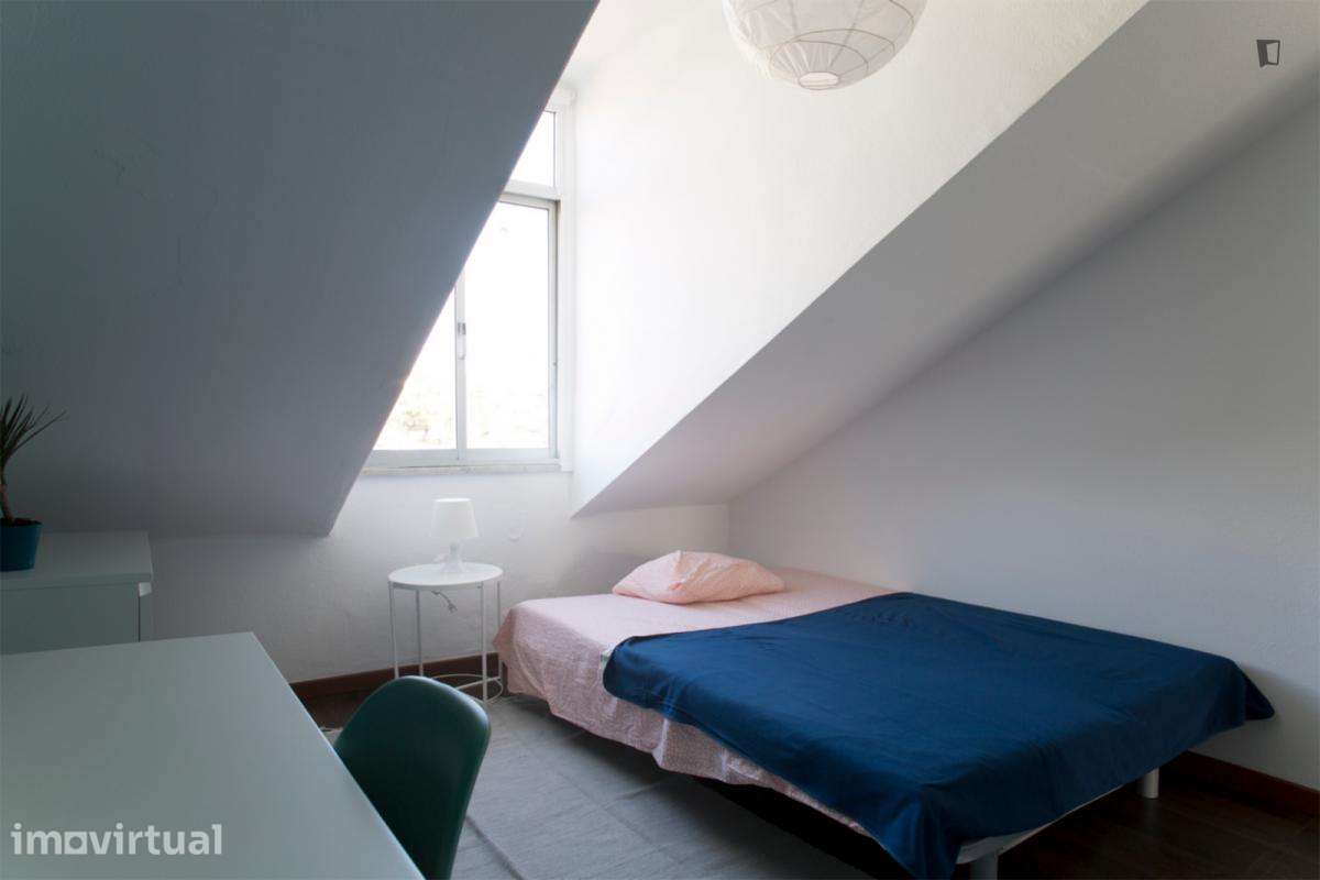 Quarto - localizado em Alcântara Lisbon - Grande imagem: 4/11