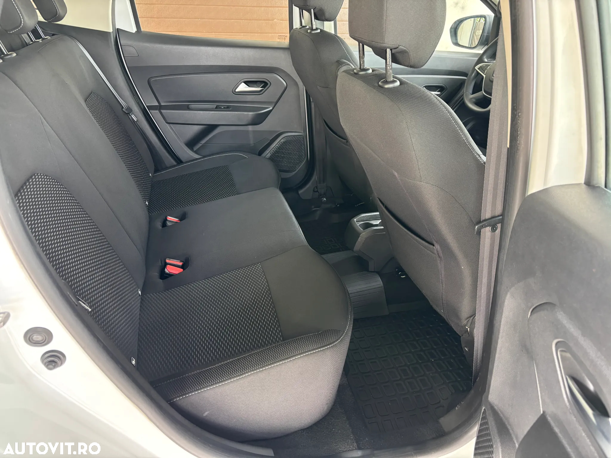 Dacia Duster 1.5 Blue dCi 4WD Comfort - 32