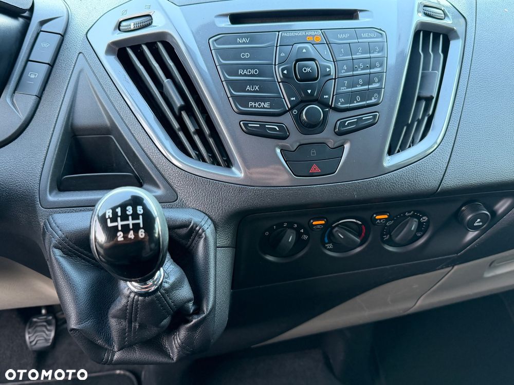 Ford Tourneo Custom - 26