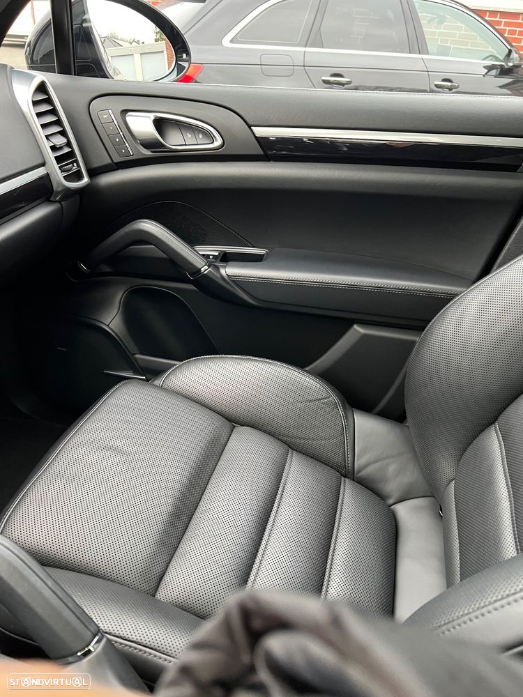 Porsche Cayenne Turbo S - 5