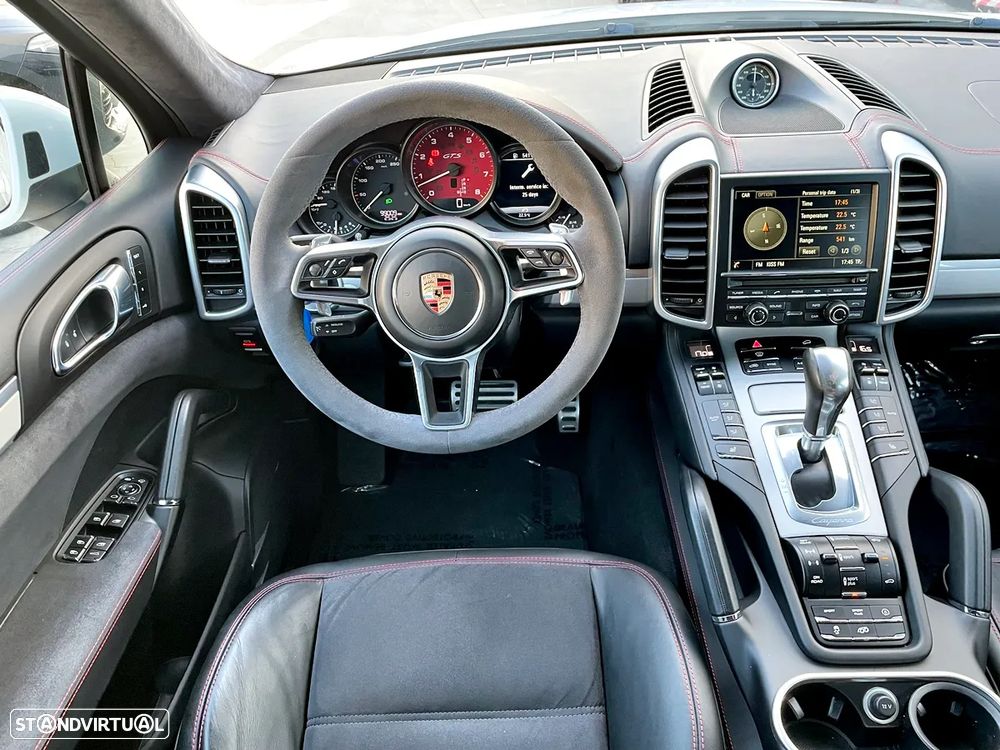 Porsche Cayenne GTS - 12