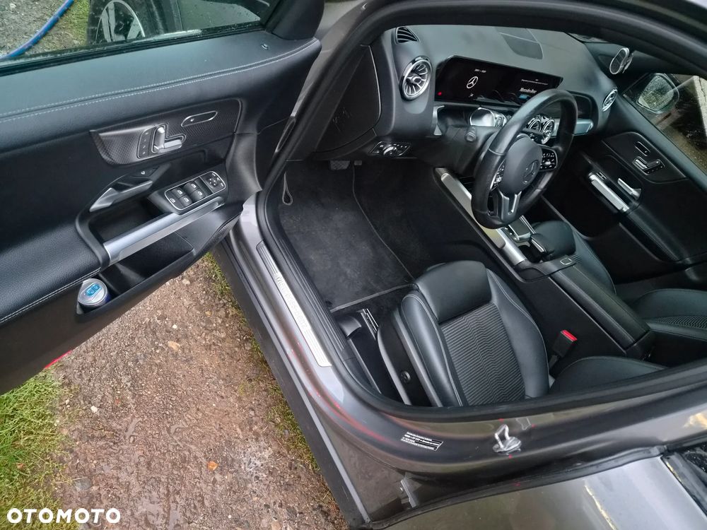 Mercedes-Benz GLB - 16