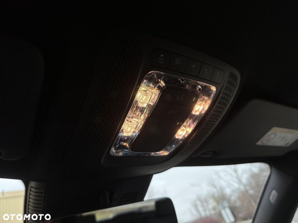 Mercedes-Benz GLB - 23