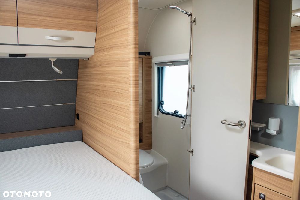 Dethleffs 730FKR Camper - 6