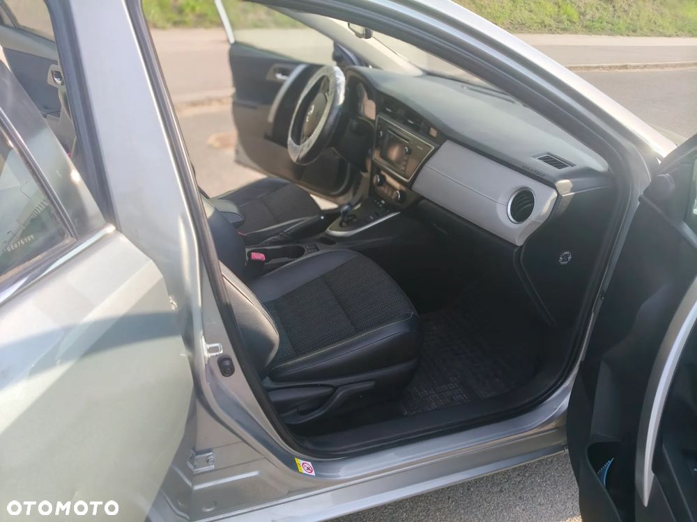 Toyota Auris ver-1-8-hsd-luna - 12