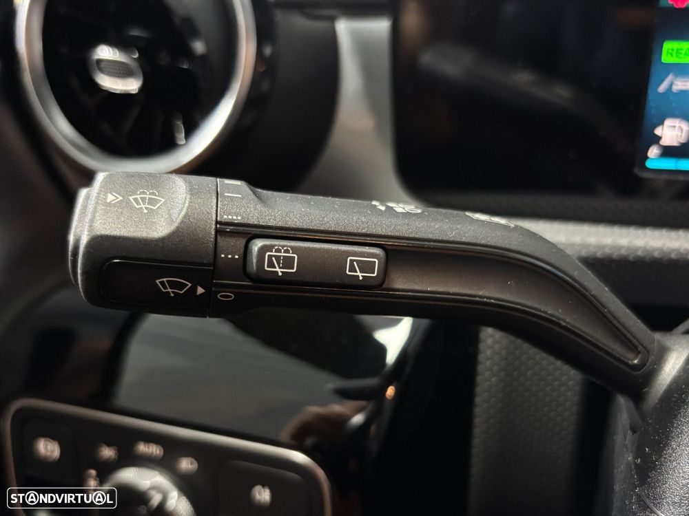 Mercedes-Benz A 250 e 8G-DCT AMG Line - 19