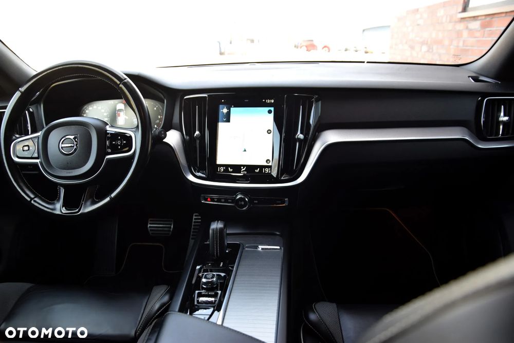 Volvo V60 B4 D R-Design - 27
