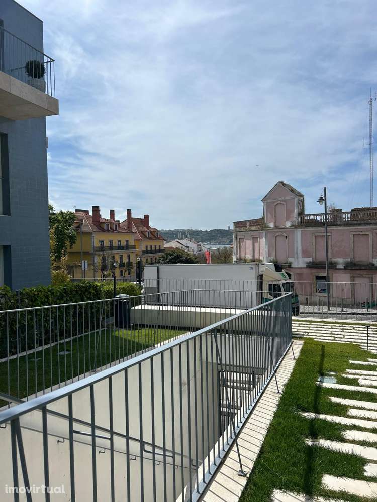 Apartamento T2 para arrendar no Condominio Unique Belem na Rua General - Grande imagem: 4/30