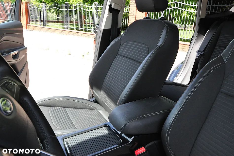 Ford Kuga - 25