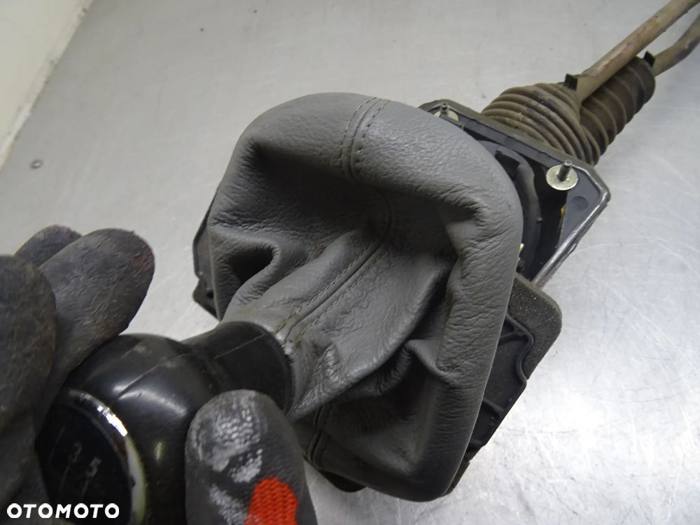 VW PASSAT B5 LIFT KOMBI 1.9 TDI LEWAREK WYBIERAK BIEGÓW - 3
