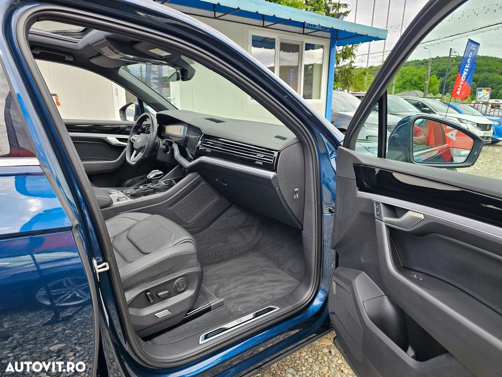 VOLKSWAGEN Touareg 2023 — imagine 23