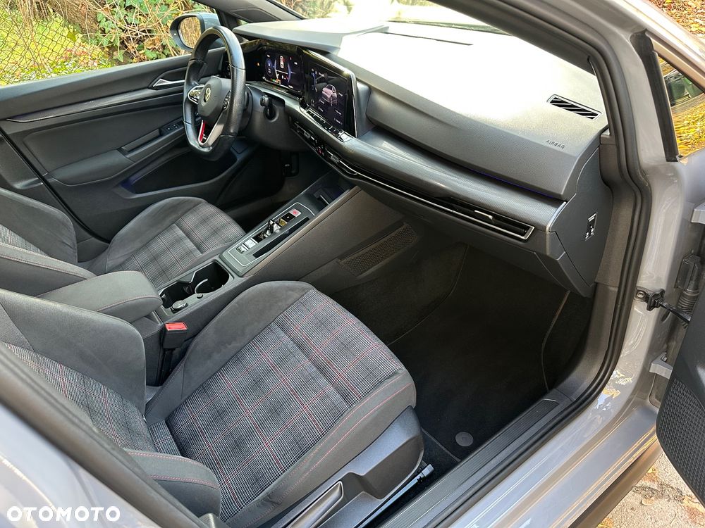 Volkswagen Golf - 8