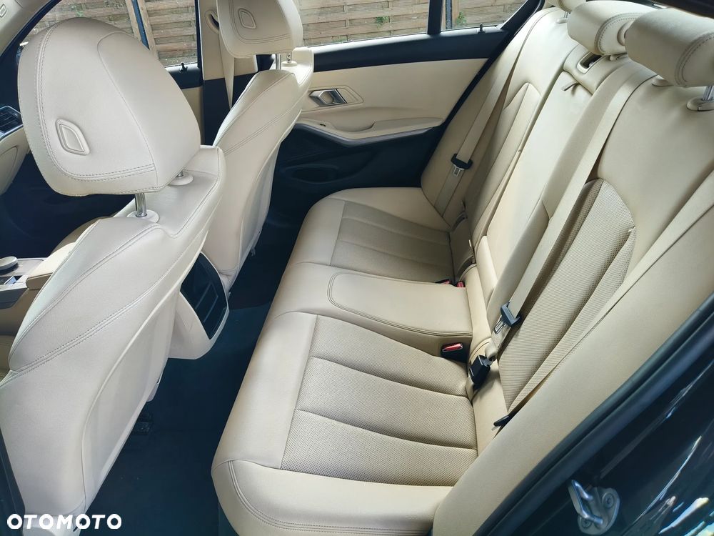 BMW Seria 3 318i - 10