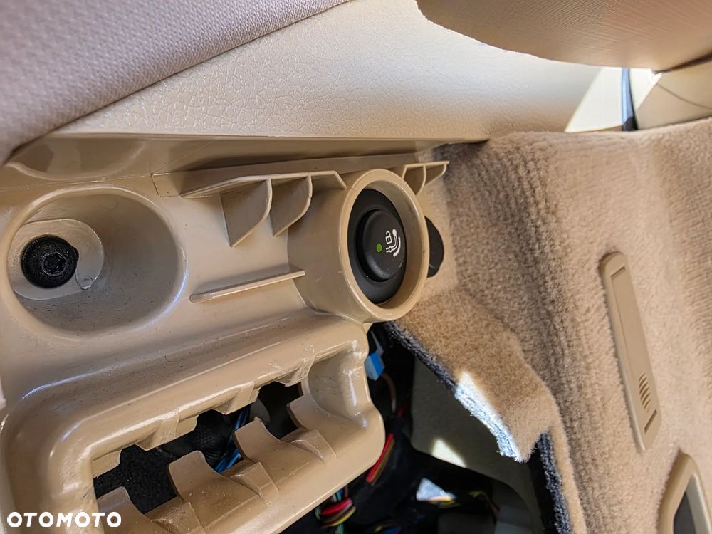 BMW Seria 3 318d DPF Touring Edition Exclusive - 14