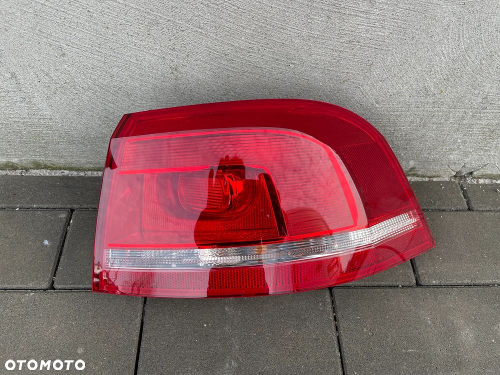 LAMPA TYLNA PRAWA VW PASSAT B7 KOMBI  2010-2015 - NOWA ULO - 1