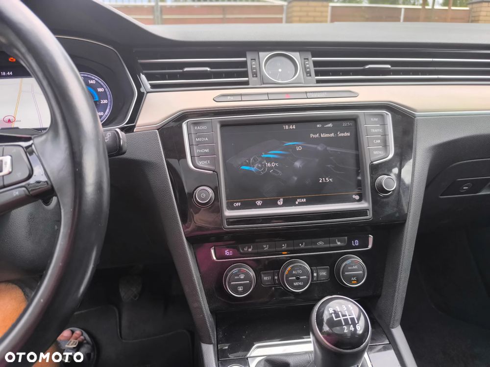 Volkswagen Passat 2.0 TDI SCR Highline - 9